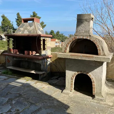 Quiet With A Courtyard *